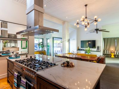 STUNNING TROPICAL OASIS