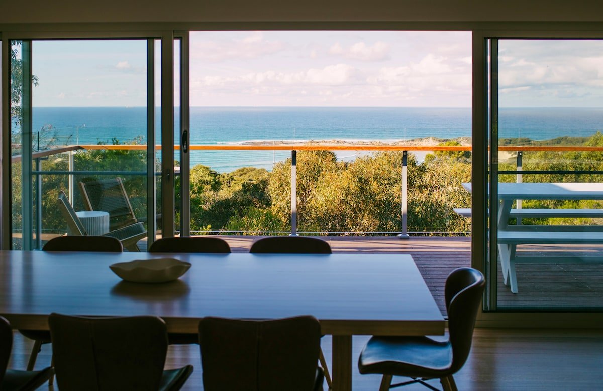 Spectacular Ocean Views – Walk to the Beach gallery image 2