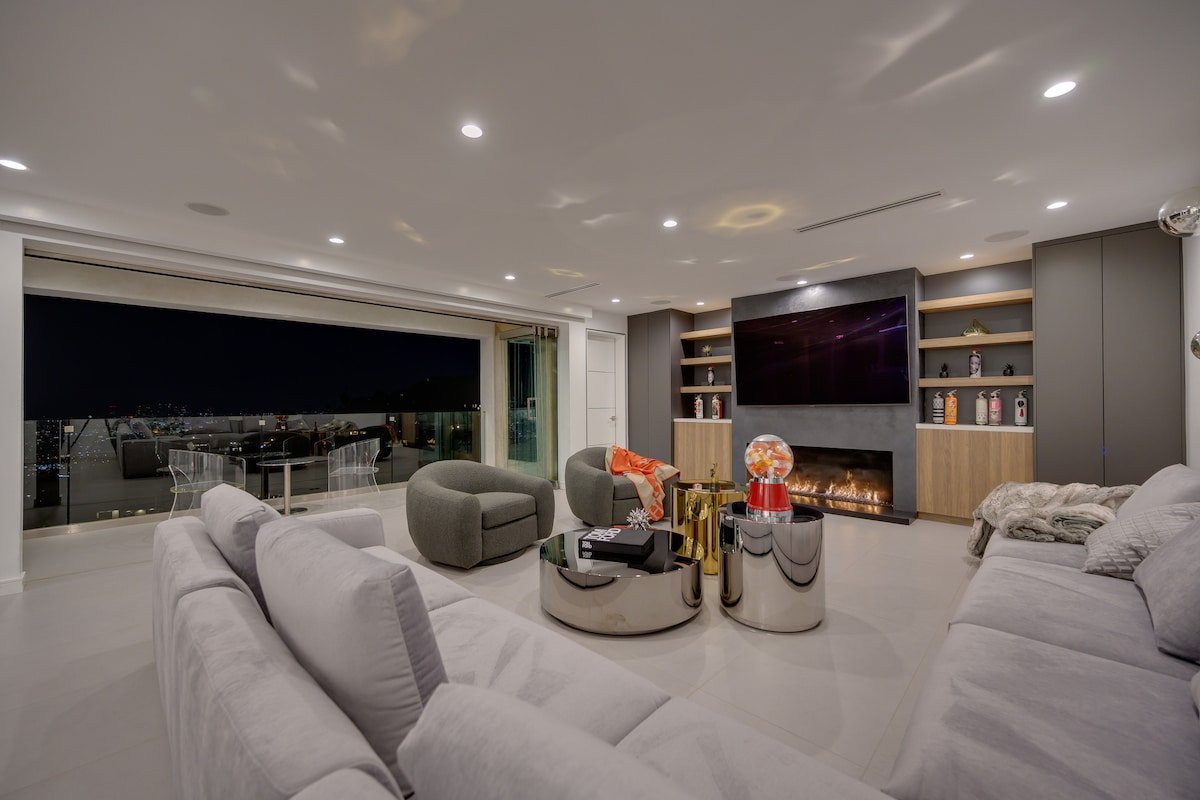 Modern Villa On Sunset Strip gallery image 4