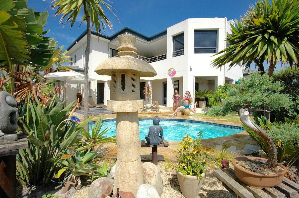 Amazing Views, Bloubergstrand, 5 bedrooms, Pool gallery image 3