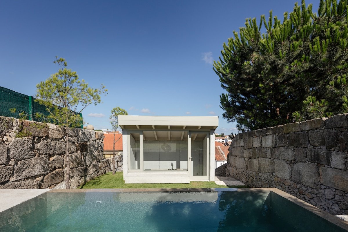 Spacious Duplex w/ private Garden & Swimming pool gallery image 2