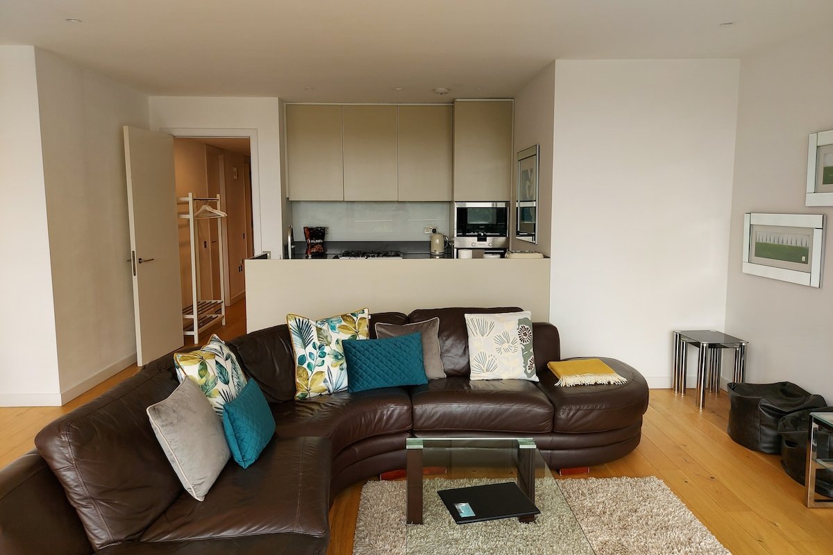 Quartermile Luxury Landing Apartment gallery image 5