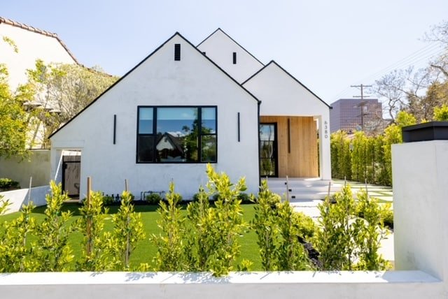 Modern Serene House in Prime LA! gallery image 3