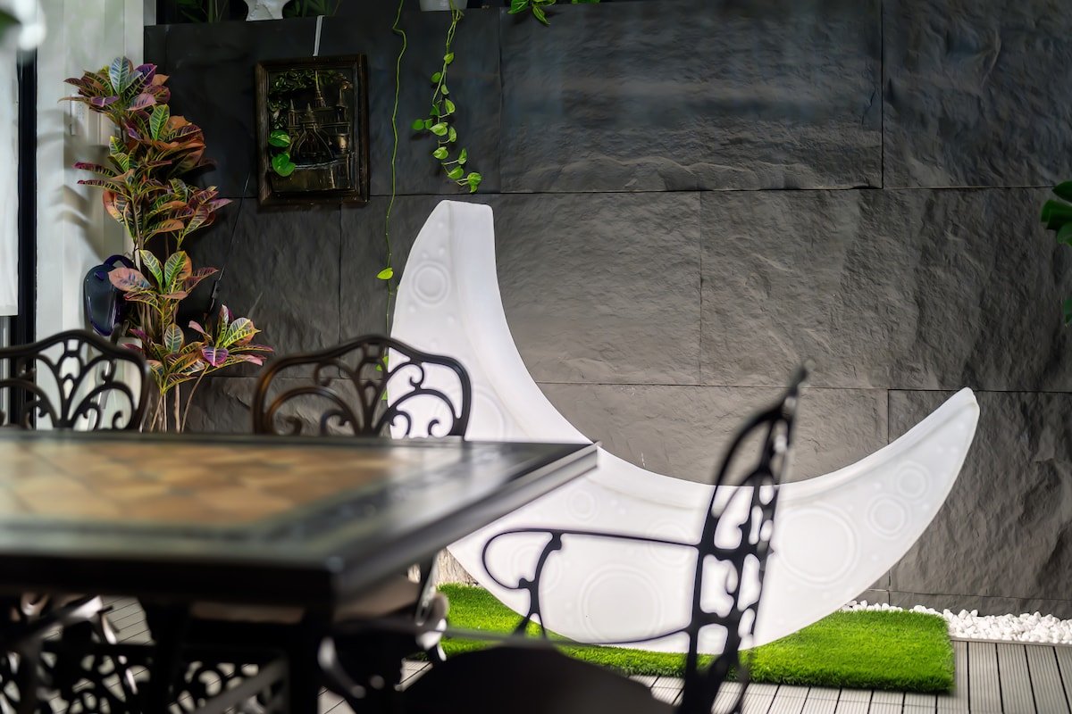 Equitice Winter Moonlight Villa gallery image 3