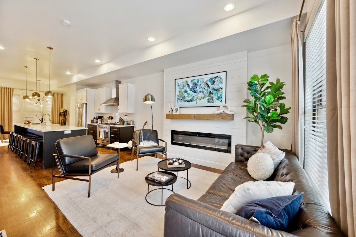 Stylish RiNo Townhome w/Rooftop & Walk to Downtown gallery image 2