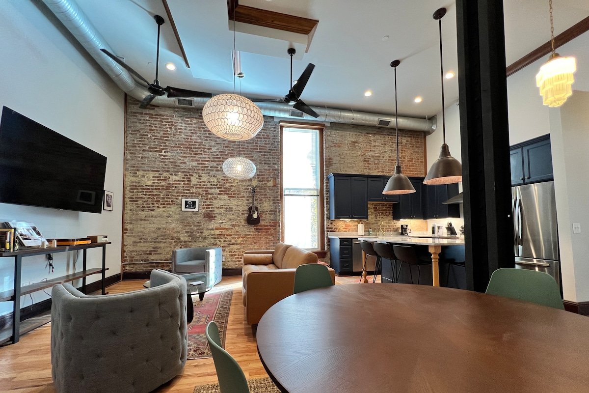 1882 Lofts – 201 – Downtown 2nd & Church gallery image 4