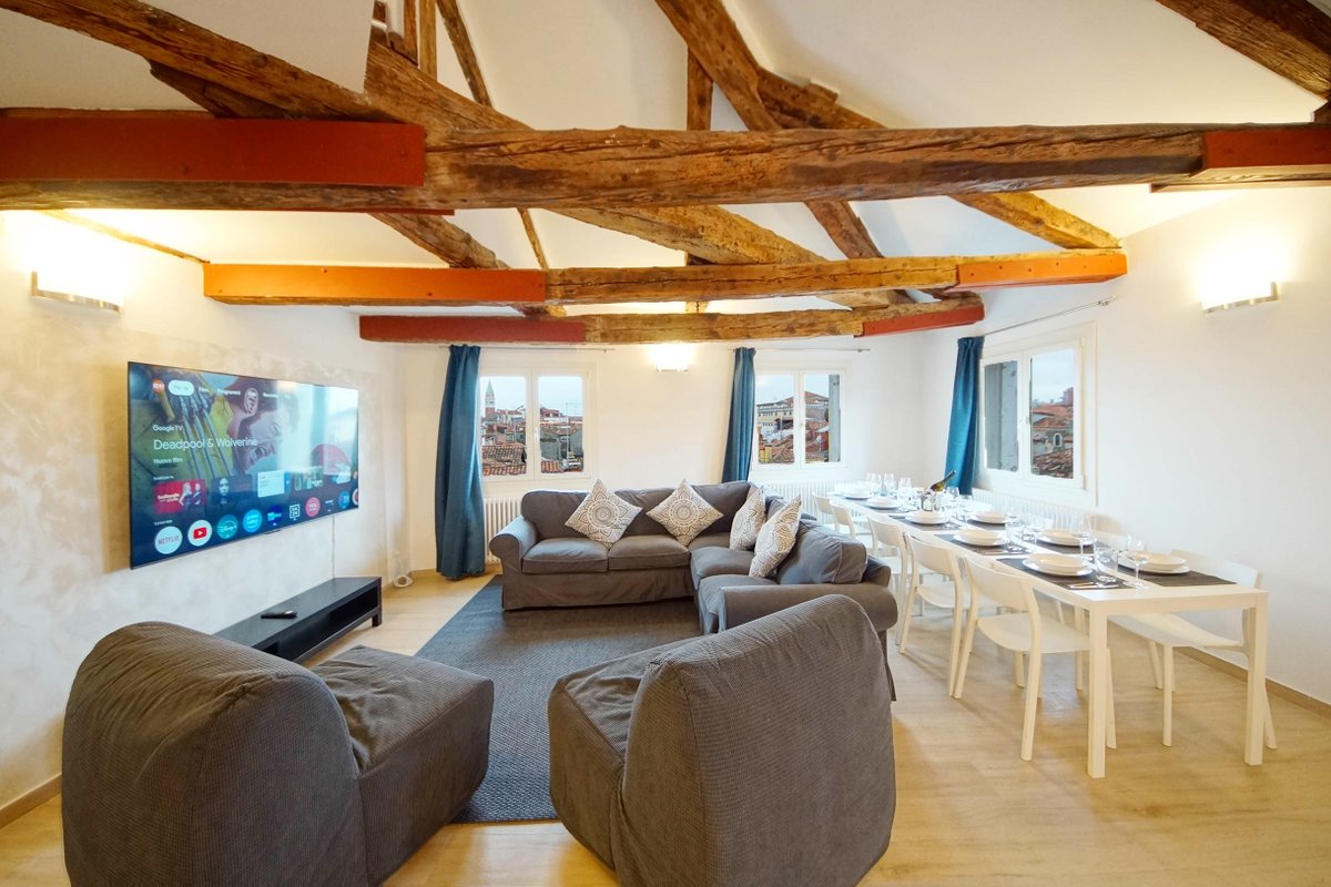 Venice Center: 3 Bedrooms 3 Bathrooms – Best View