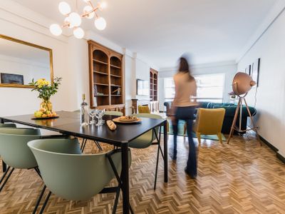 Zubieta Plaza: 1 min from La Concha Beach