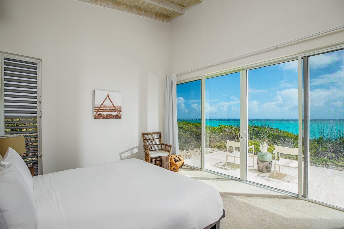Three Bedroom Peninsula Oceanfront Reef Villa gallery image 4