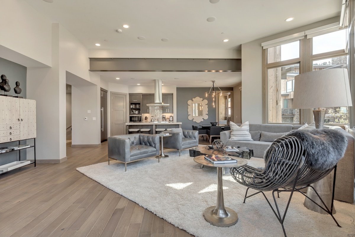 Stein Eriksen Residences Platinum Four Bedroom Suite gallery image 3