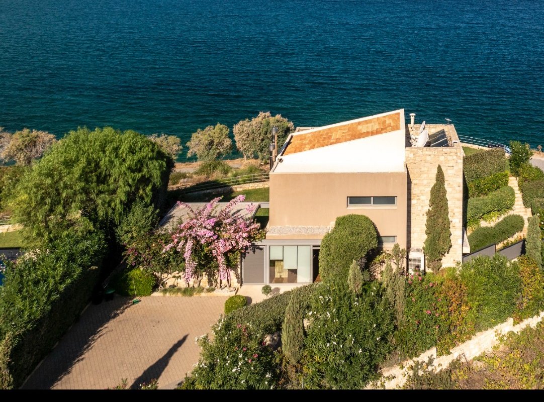 200mt to Beach*Heated Pool * Sea Front * Jacuzzi *