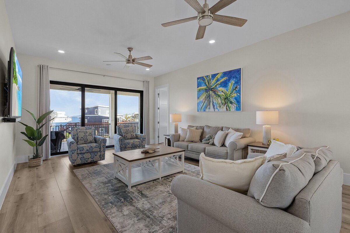 749 New Luxury 7BR Oasis w/ Dock, Pool & Gulf View gallery image 4