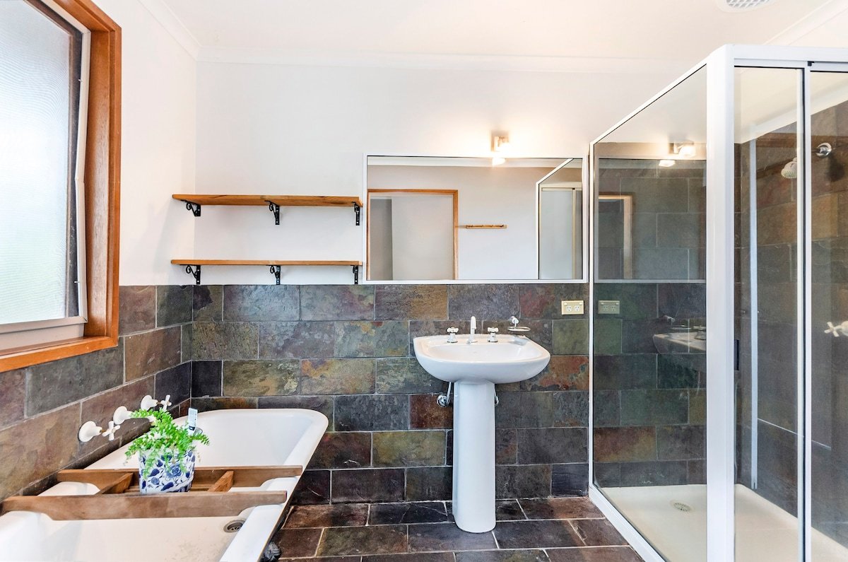 Beachview Bungalow Warrnambool gallery image 3