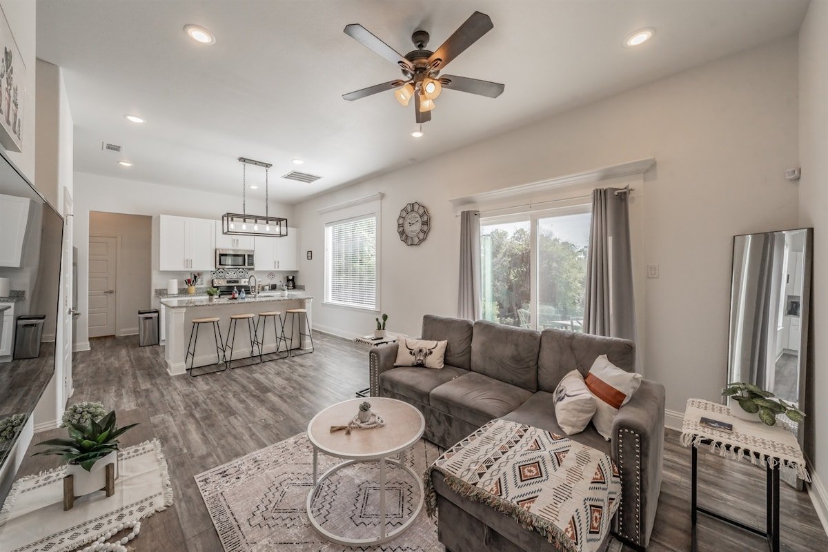 Cowtown Casita – close to Stockyards, Billy Bob’s gallery image 2