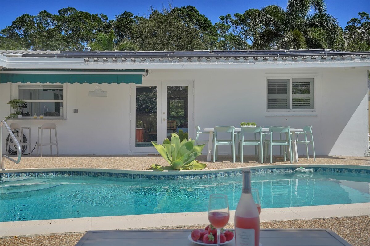 Game room, BBQ, large rooms, spacious home! gallery image 5