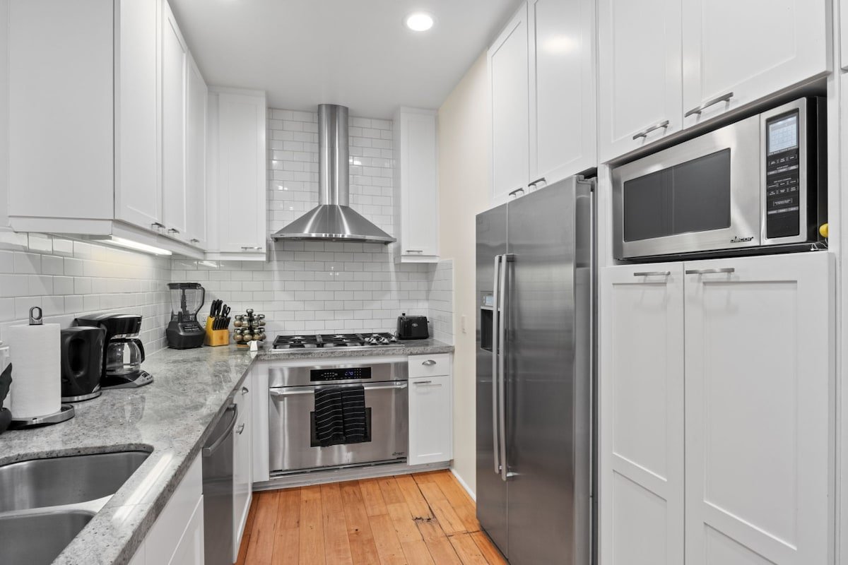 Tri-Level Beach Home w/ Ocean & Bay Views+Hot Tub! gallery image 4