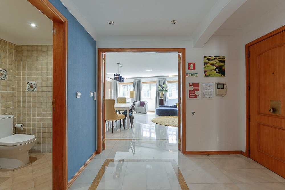 Deluxe duplex in prime location gallery image 3