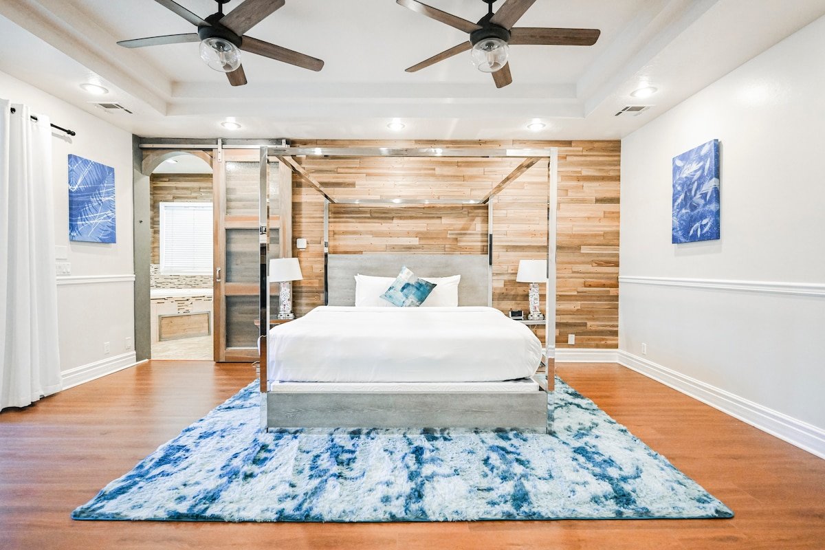 KC Happy Oasis 5BR/4BA Home w/ Theater & Pool gallery image 4