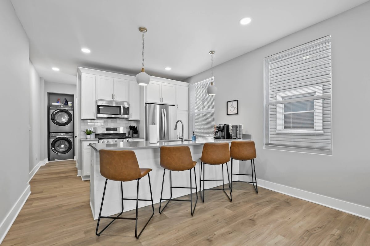 293) Perfect for larger groups!+HotTub! gallery image 2