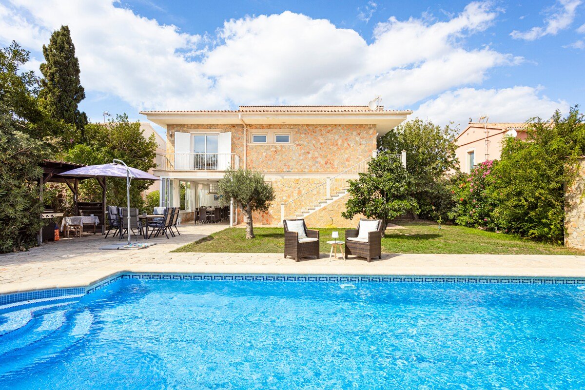 Villa Ines: Holiday Home, Pool & BBQ, Home Office gallery image 2