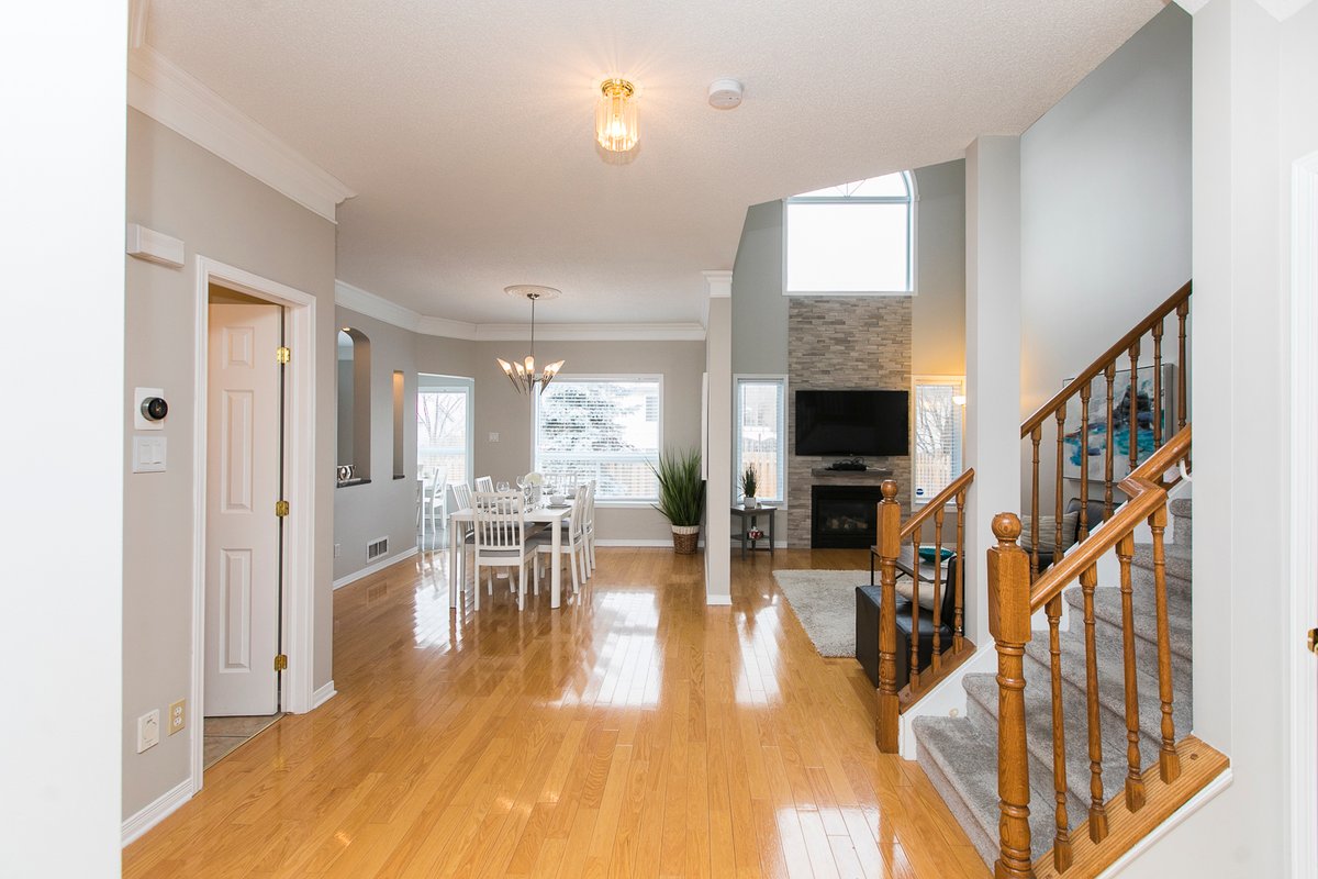 KASHY HOMES-Ravishing 3 story home near DT&Airport