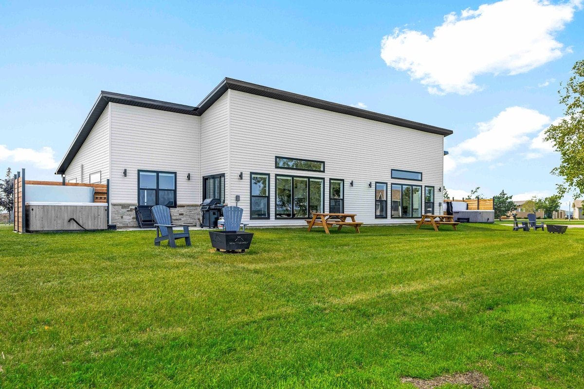 Beachfront Luxury Home with Pool & Hot Tub 99 gallery image 3