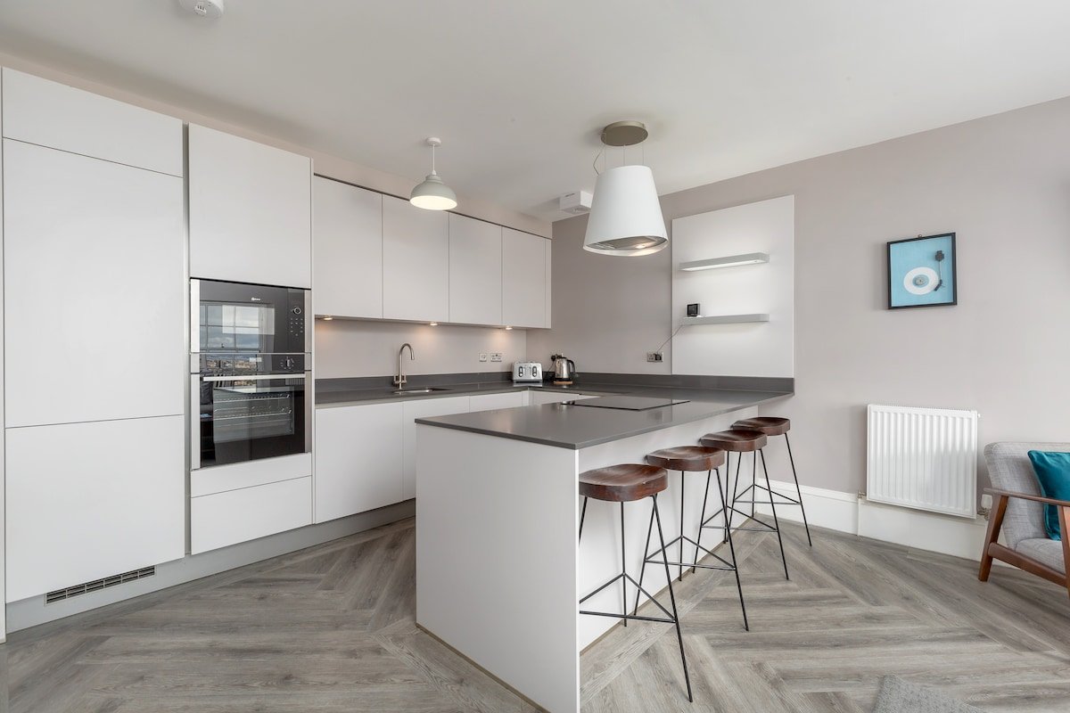 York Place City Centre 5 bedroom deluxe Apartment gallery image 4