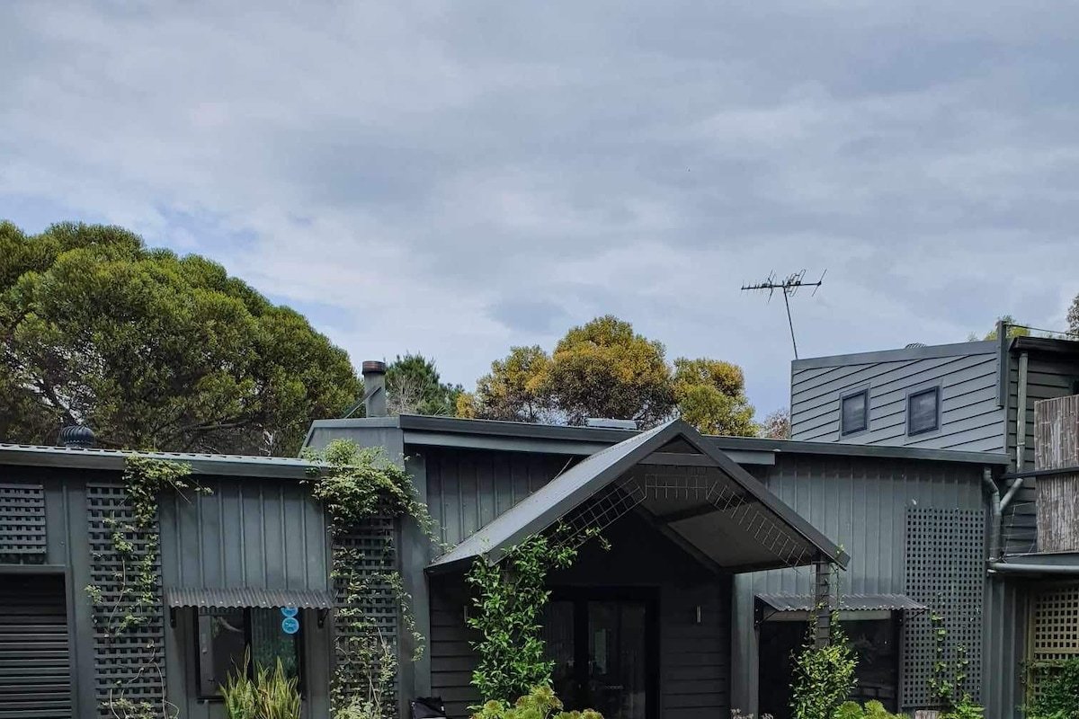 Lacabane Retreat – Gum Tree House gallery image 3