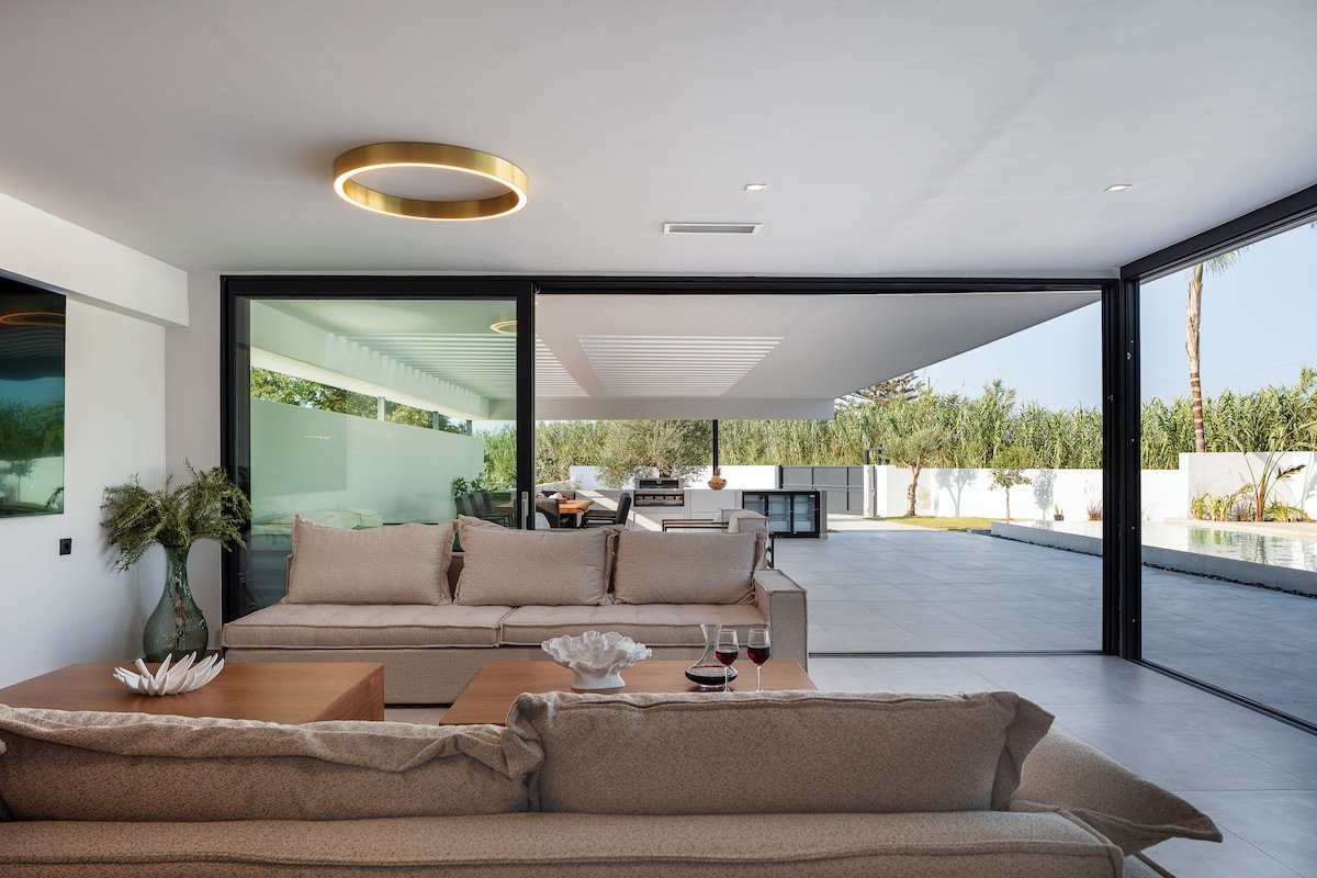 Nuera IV: Modern 4BR Villa, 300m from the Beach gallery image 5