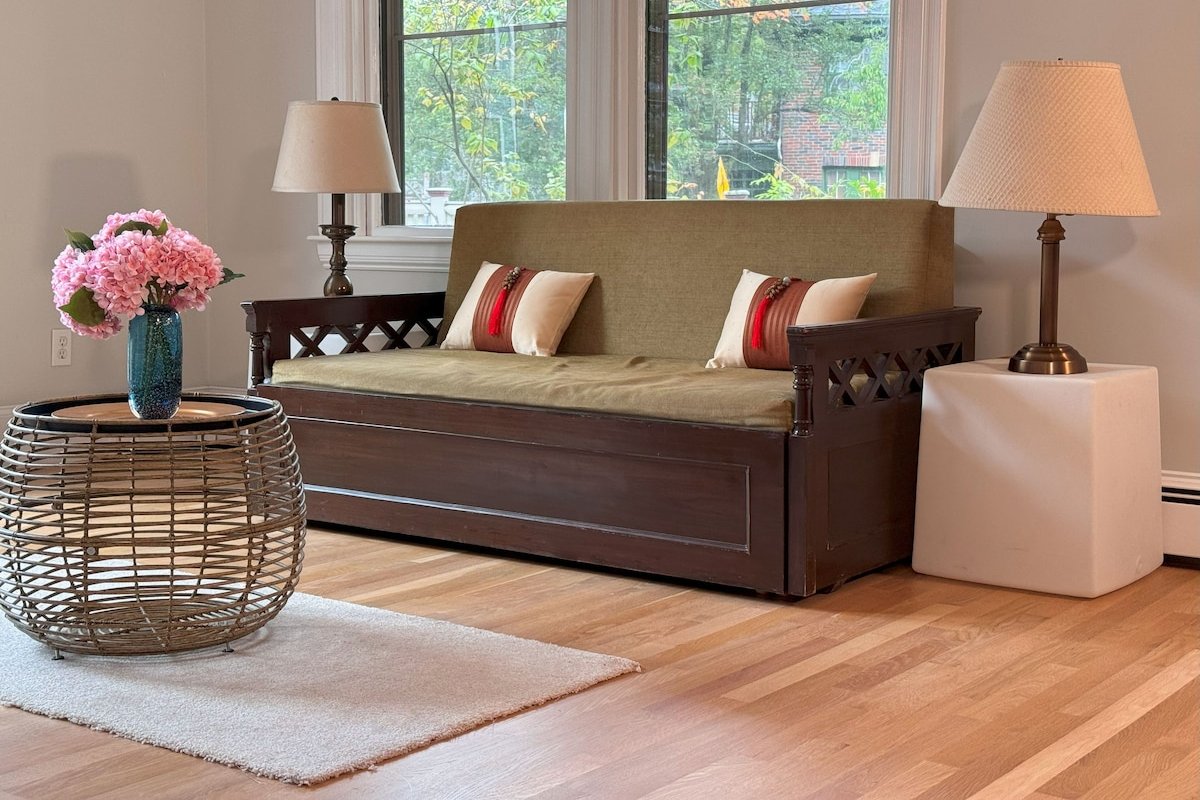 Harvard Sq 3BR House w/ parking gallery image 4