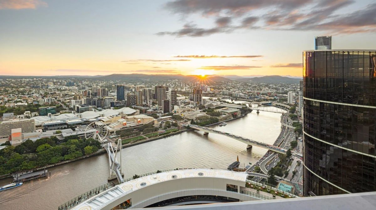 Queens Wharf Sky Home 3 bedroom gallery image 2