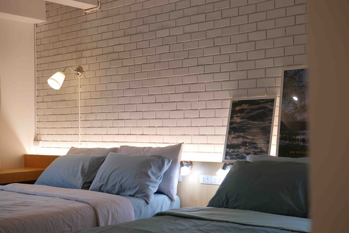 Private Spacious Home-like Setting Heart of City gallery image 5