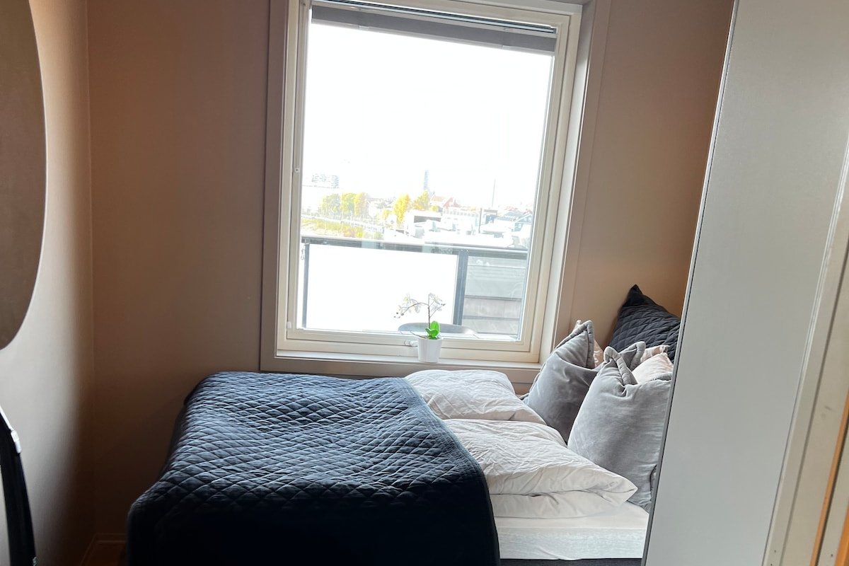 Luxurious top-floor apartment (free parking) gallery image 5