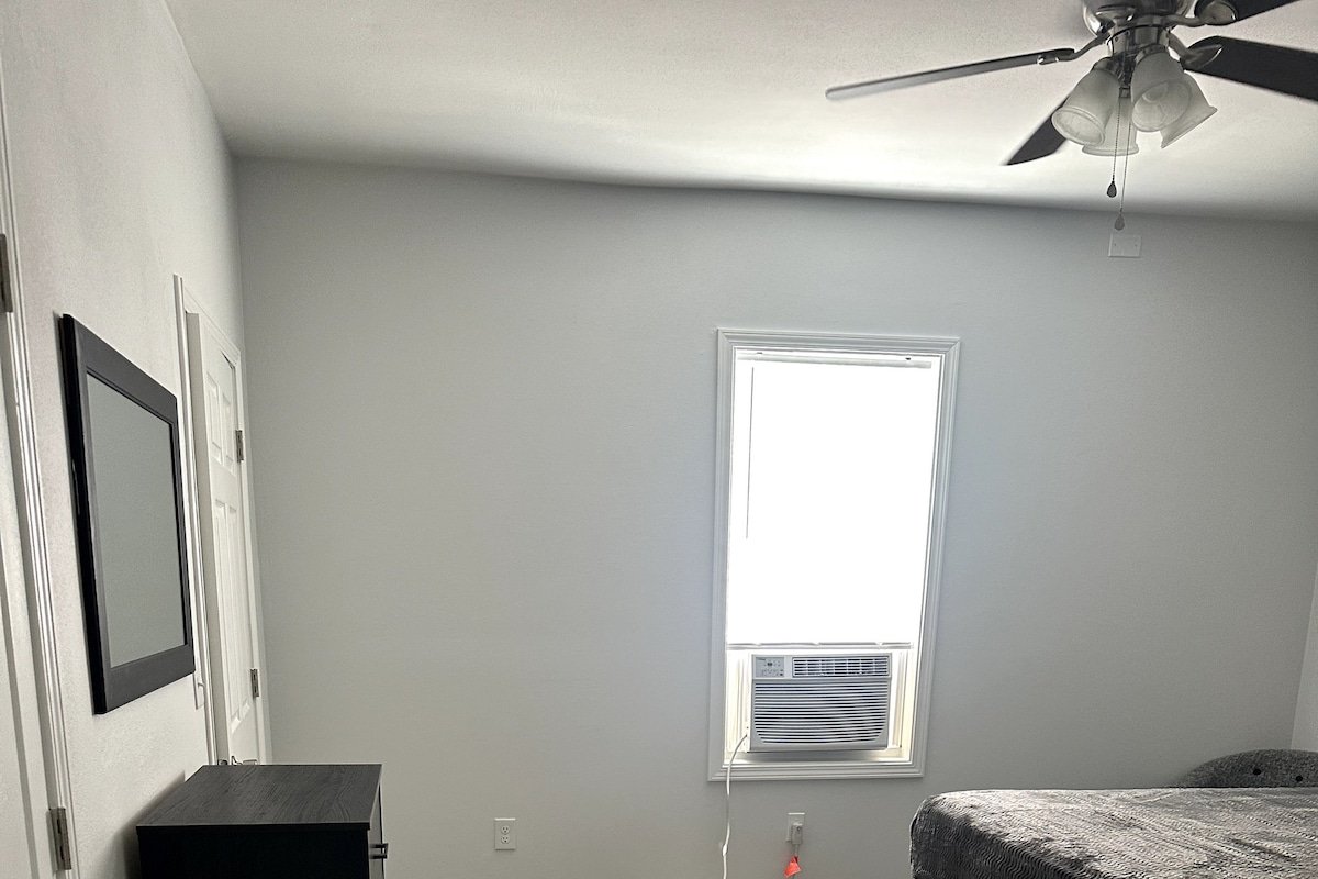 Luxury Style 4-bedrooms and 2 bathrooms gallery image 4