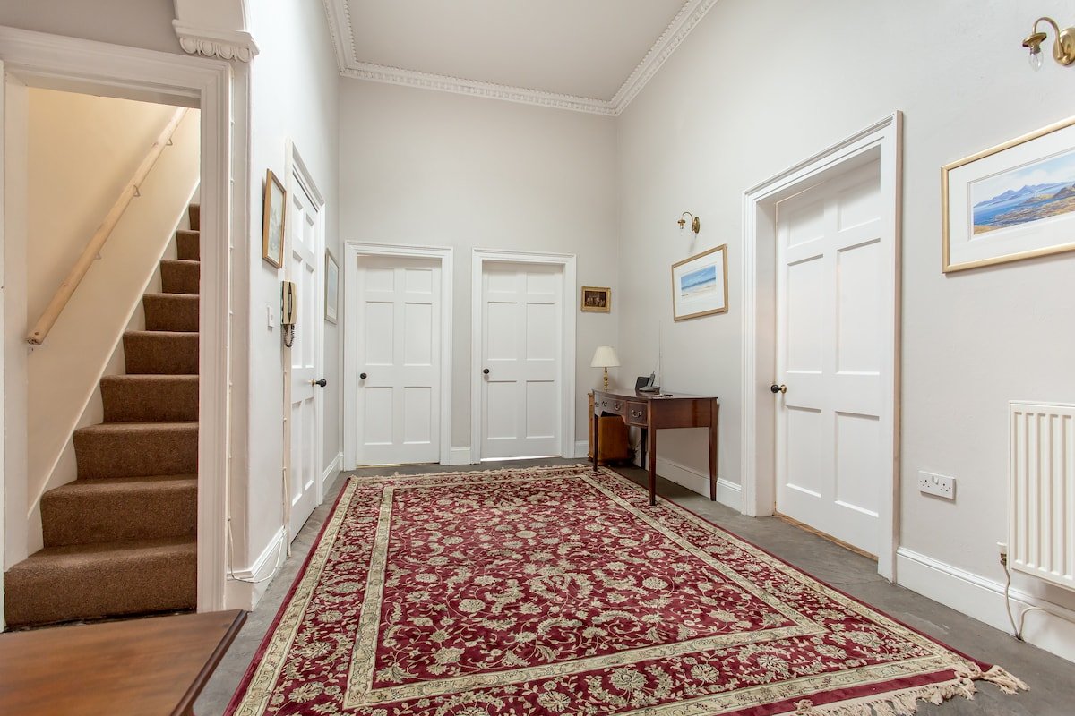 4 Bedroom City Centre Penthouse Sleeps 8 gallery image 4