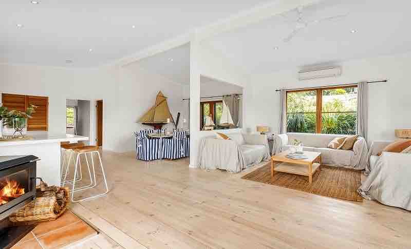 My Champagne Deck by MyCoastline Accommodation gallery image 3