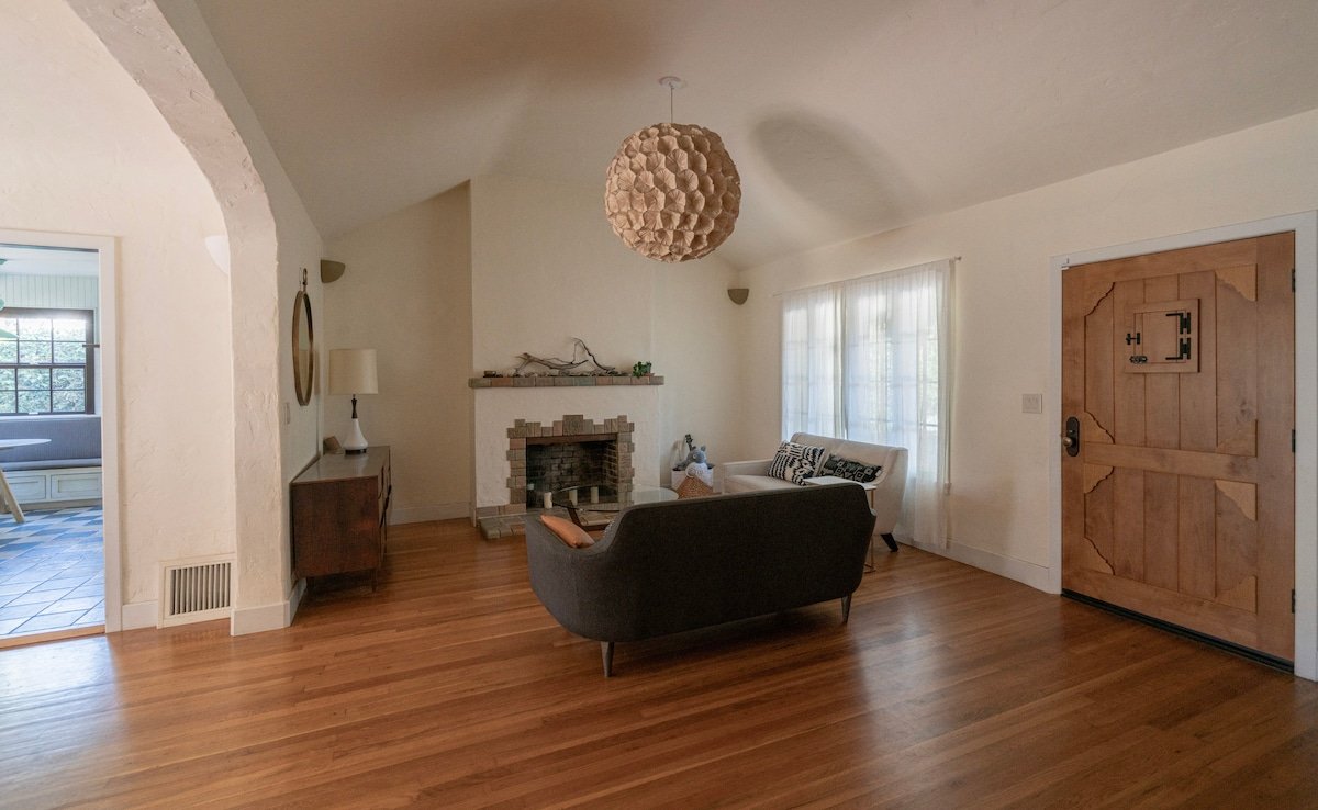 Beautiful Family Garden House gallery image 3