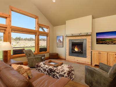 Modern 4BD/4.5B Cabin w Hot Tub at Brasada Ranch