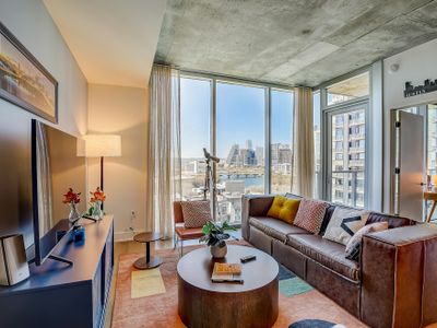 Downtown 2BR Waterview Natiivo Austin 19th-Floor
