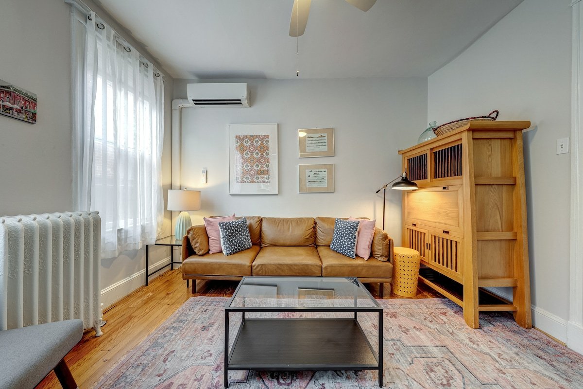 Light Filled | Free Parking | Capitol Hill Stunner gallery image 5