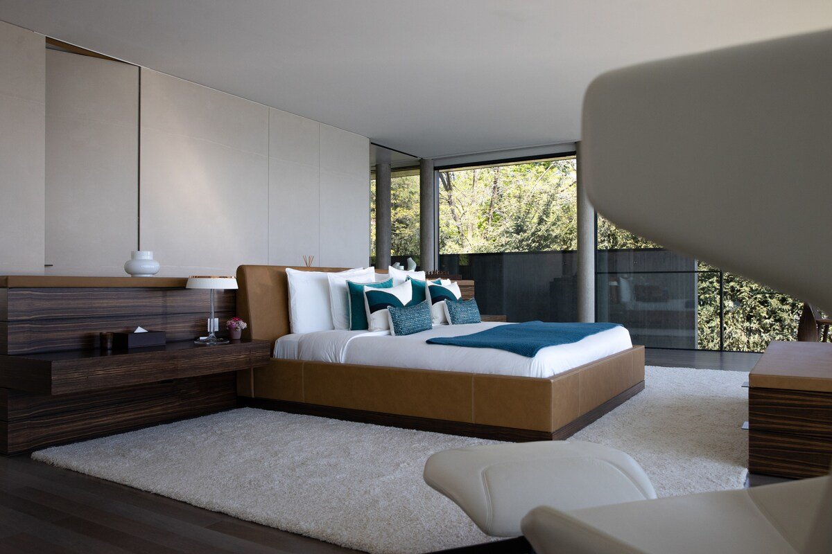 Luxury Villa on Lake Geneva gallery image 2