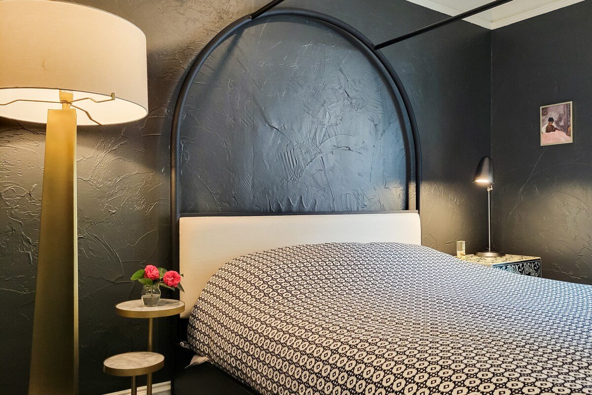 The Lilypad – 2br urban oasis gallery image 2