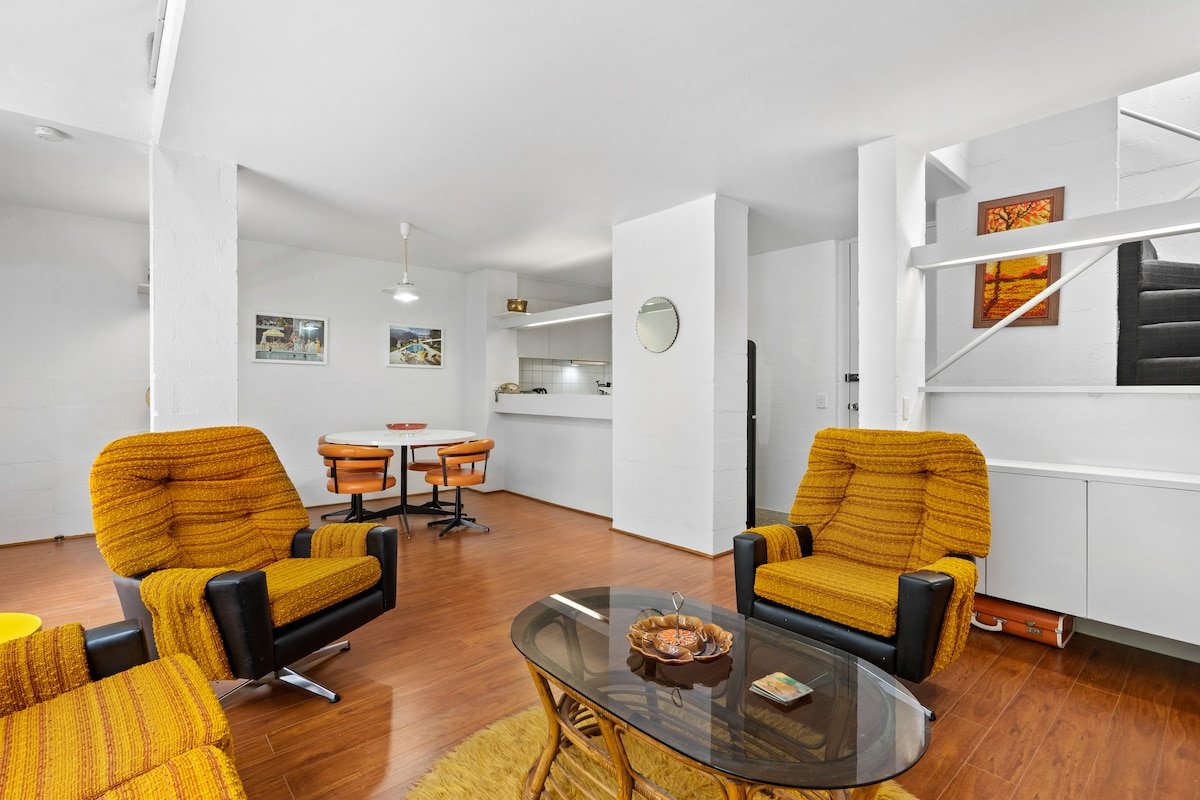 The Warbling Magpie gallery image 4