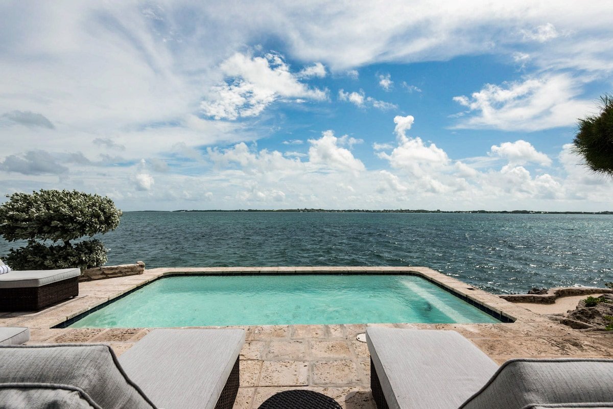 Middle Cay gallery image 2