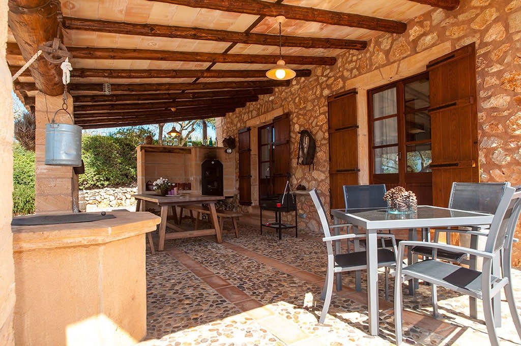 Big house with swimming pool gallery image 4