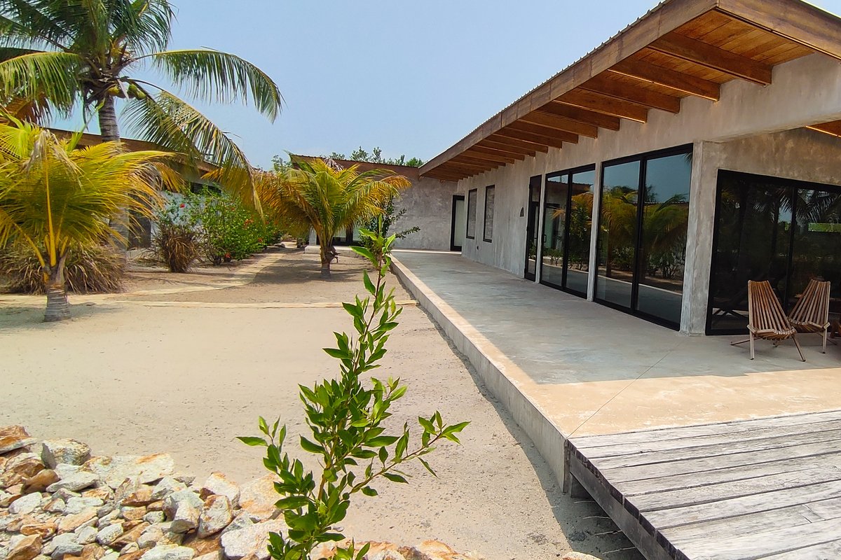 Villa #1 4BR 3 bathrooms w/dock