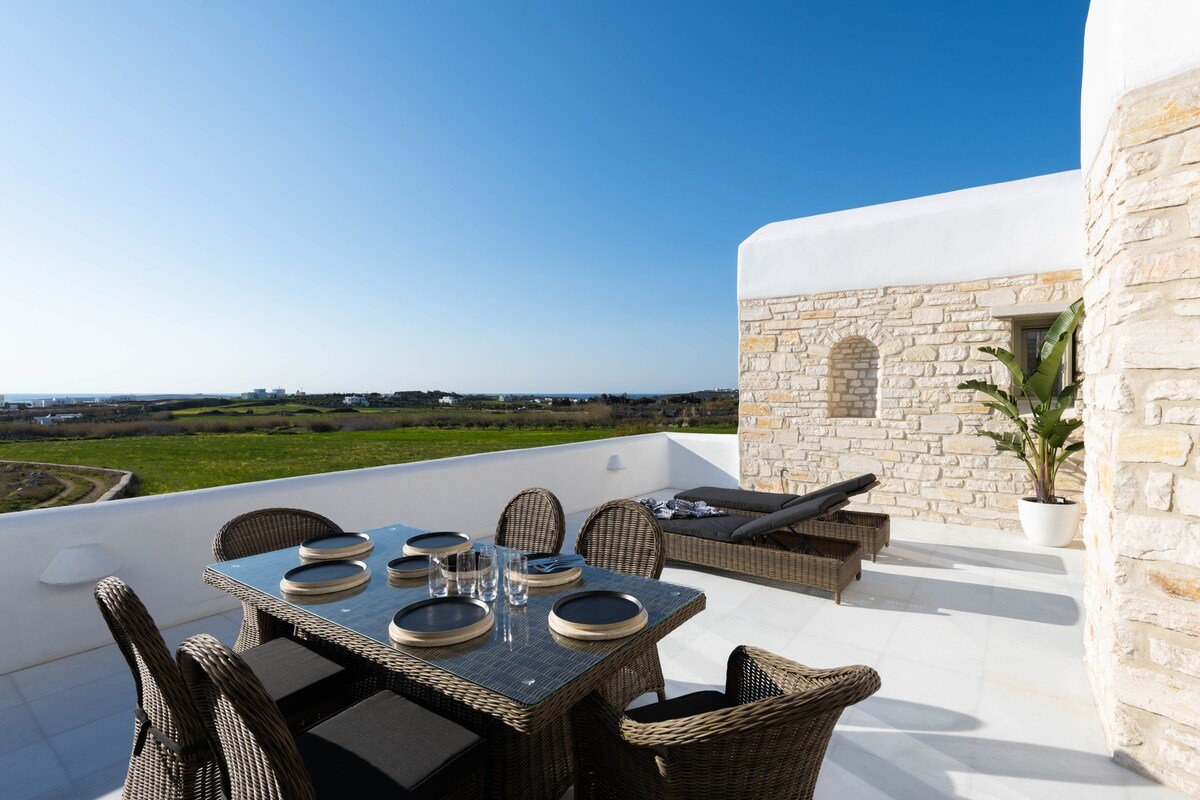 Black Villa with Jacuzzi & Sea View gallery image 5