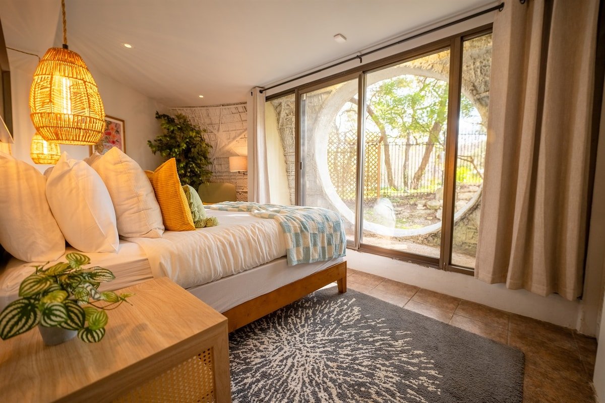 The DOME House ~An Iconic Stay on Lake Austin~ gallery image 5