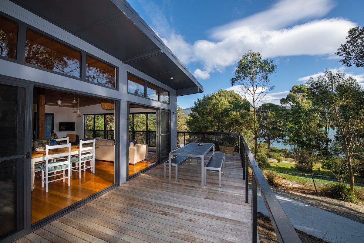 Adventure Bay Beach House, Bruny Island gallery image 2