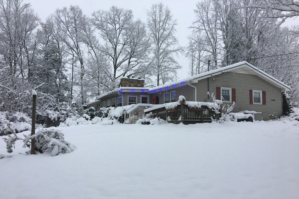 Heart and Hearth Cottage gallery image 4